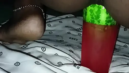 Sexy schwägerin mit großer gurke