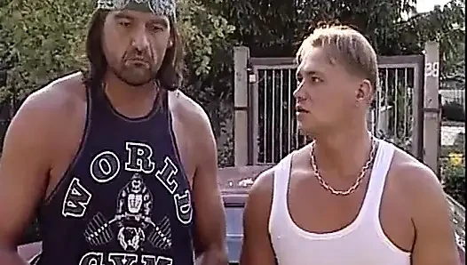 Zwei Videos, die man nicht verpassen darf, mit Veronica Bella und ihren gierigen Freunden