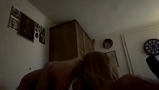 Sarışın ateşli karımı sert sikiyorum sonra 69 pozisyonunda sikiyorum