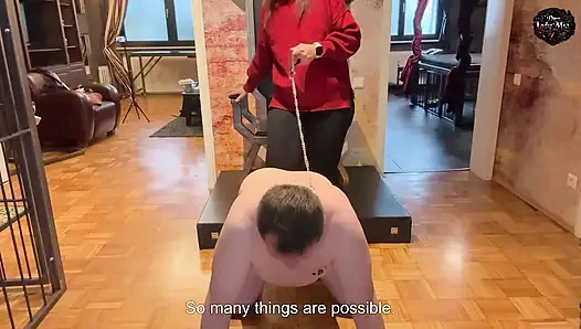 DomLady Mia menawarkan video BDSM sesuai permintaan.