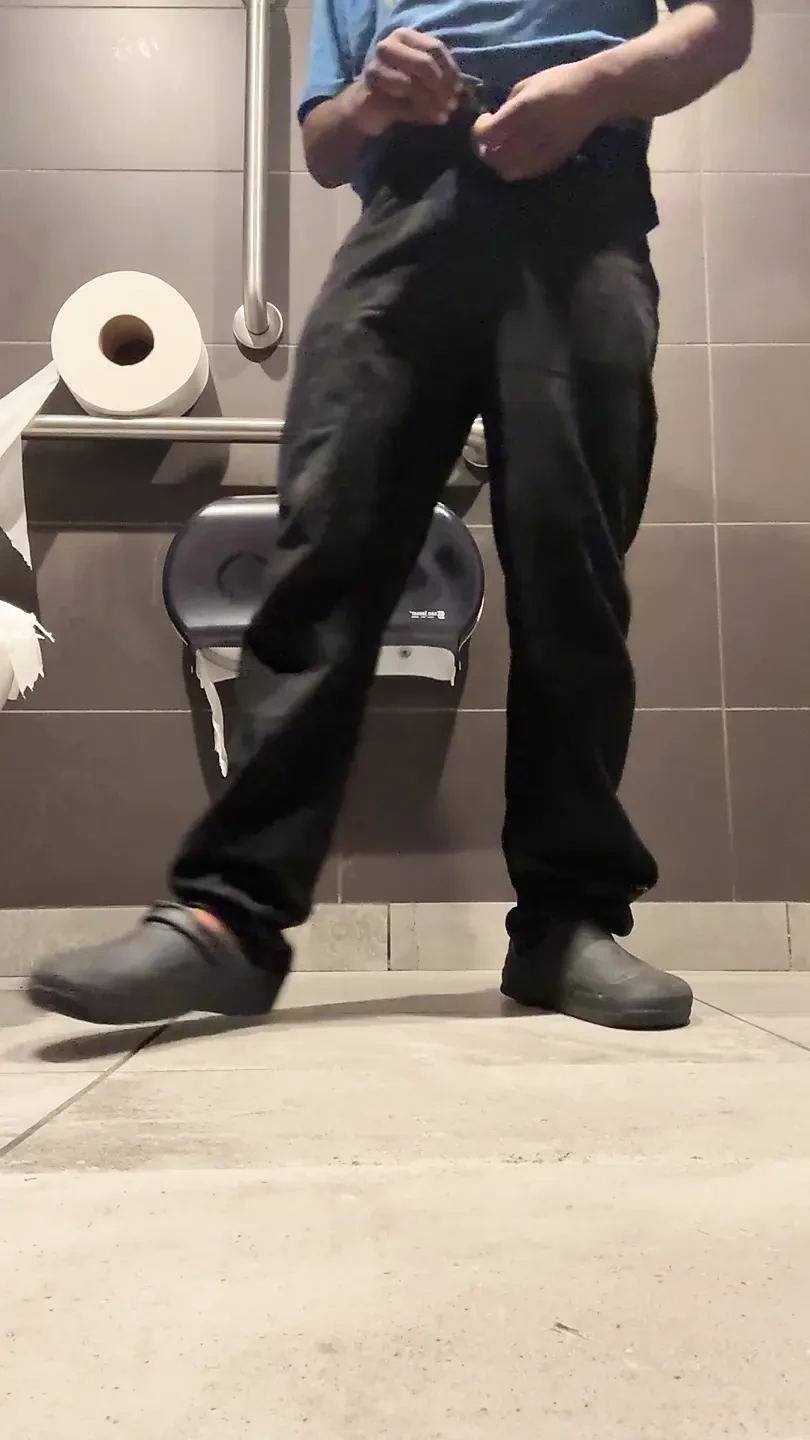 NSFW nagyon szemtelen vagyok a munkahelyemen, és majdnem elkaptak pt2