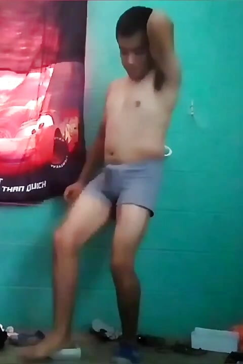 Jesus en boxer rompiendo un videojuego chino