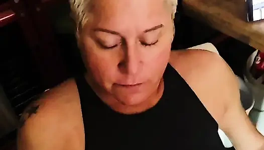 Nikki suxxx lagi asik nyepong kontol sambil merokok