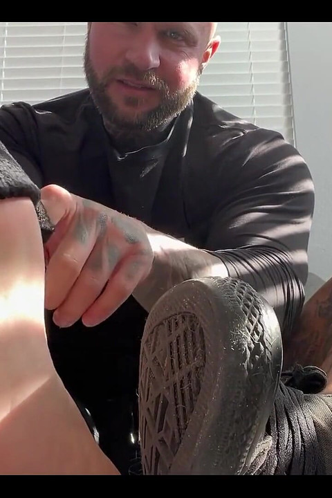 You Love Trying to Resist the Smell of My Musk