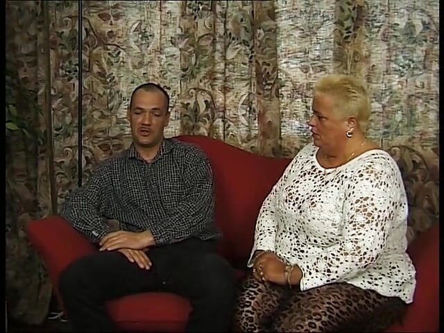 Rubia gilf consigue puño y mama polla