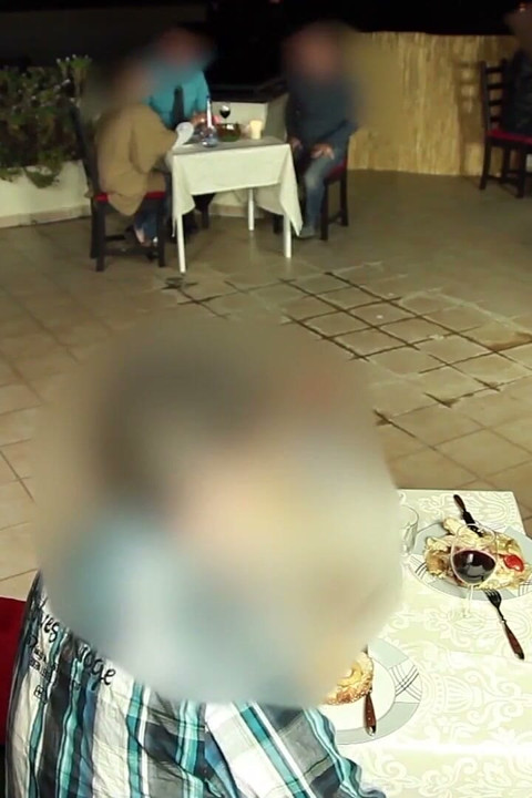 Outdoor extreme! I unpack the cocks in the middle of the restaurant!