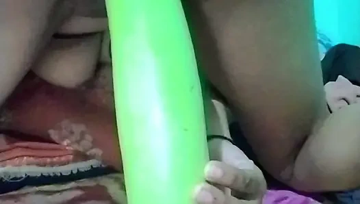 Desi bhabhi ne apni chut me dala bhot badi Loki or khub maze liya or apne boobs bhi khub dbaye