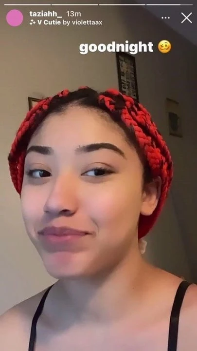 Big ass light skin sucking on pop sticker like a dick