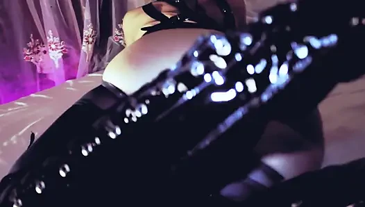 Eva Latexmaske stiefel high heels herrin göttin fetisch kink MILF latex strümpfe titten solo