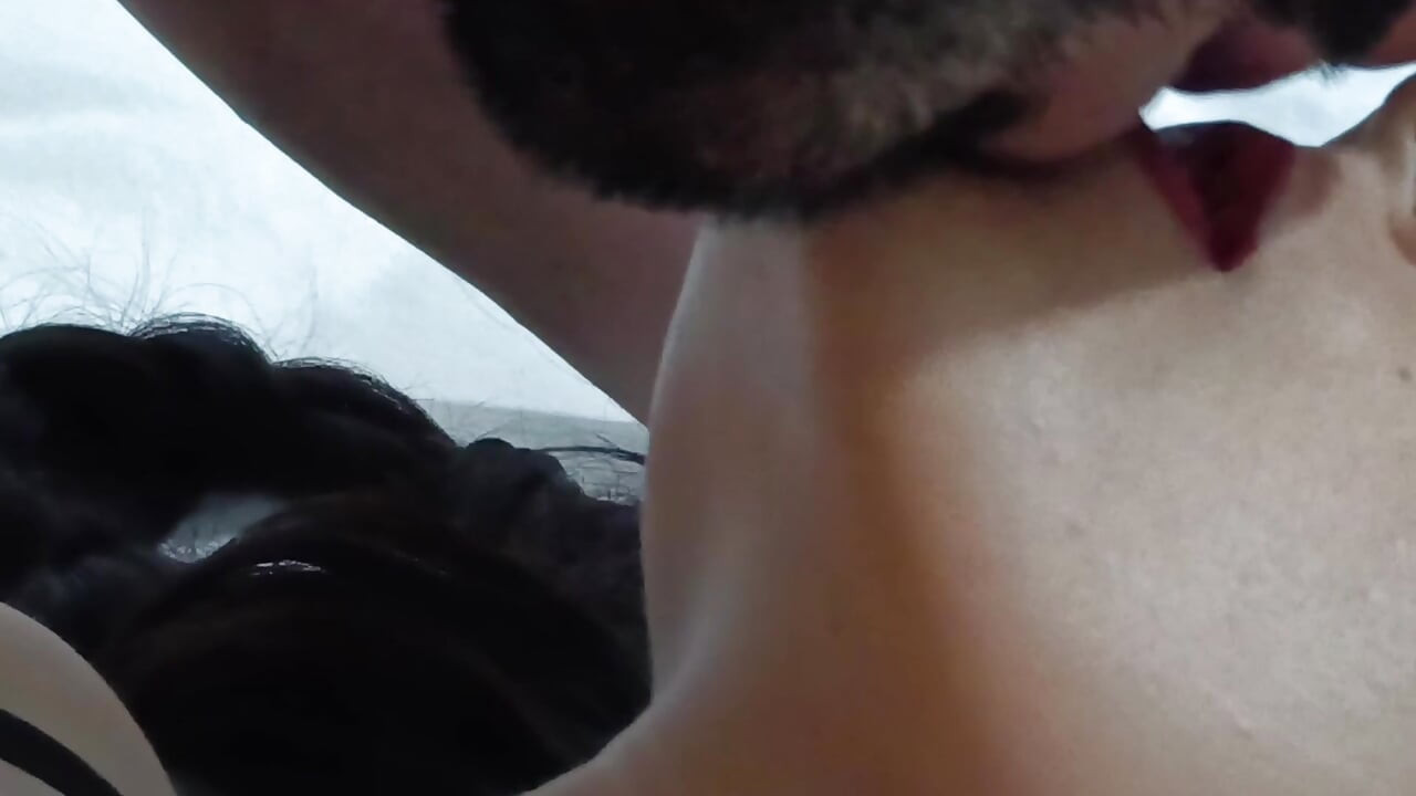 Ateşli öpüşme videosu