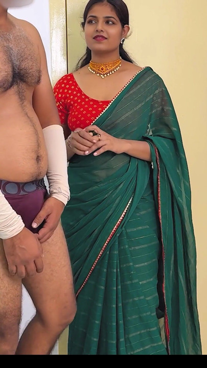 Komal's house guest had come, he was bathing and wearing underwear, so Komal came from behind and Dalwale in the pussy | Clip 1