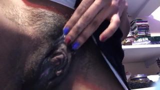 Chocolate Chick Stretcing Her Pussy