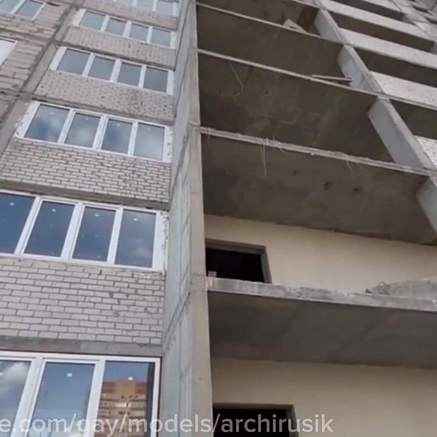 The Construction Worker Freaked Out and Filled His Boss's Mouth Full of Cum in Public.