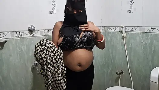 When a Desi wife is alone at home, she goes to the bathroom and takes out her pussy juice with her hands.