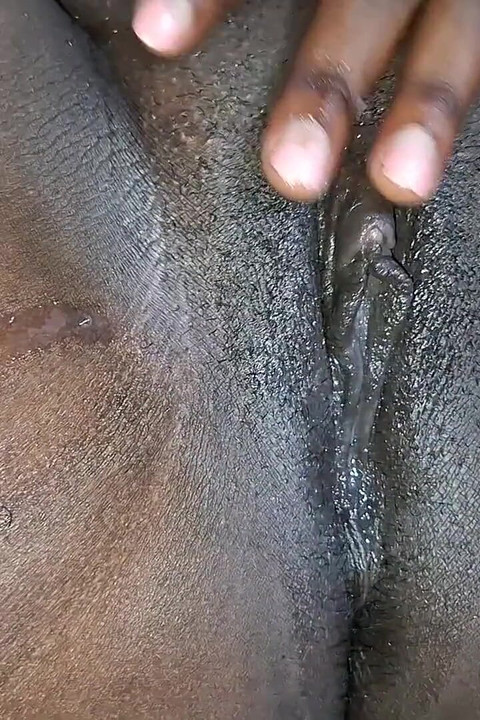 ห้านิ้วในหีแฉะแฉะที่ต้องการควยใหญ่