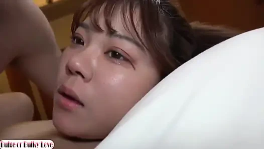 Memantulkan payudara besar, tubuh dinamit dalam panas liburan penuh. Creampie malam natal, manis dan liar!