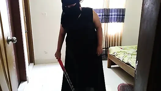 Pembantu hot India dientot habis-habisan sama majikan dominan saat menyapu rumah - sampai crot banyak banget
