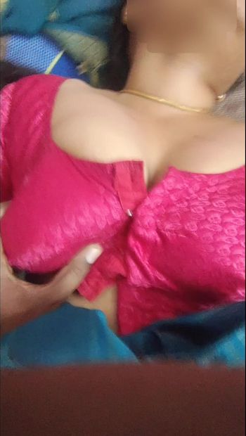 Desi bengali bhabhi visaakaa dengan blus merah dan ngentot kasar pakai saree