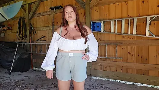 Seksi orta yaşlı seksi komşuya yardwork ile yardım ediyor bakış açısı