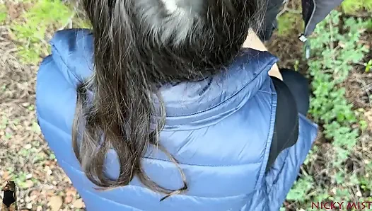 Ich Treffe Ukrainisches Mädchen Im Freien Für Einen