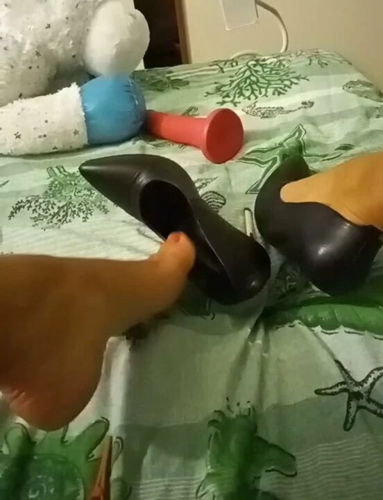 Amazing Lady Plays With Pussy Until She Cums