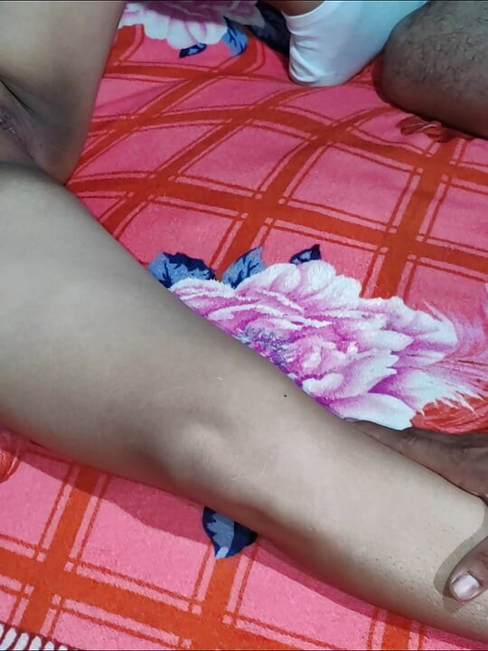 Open my vagina and it's my first time with my Tamil Indian stepsister in this X video.