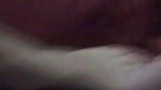 Сексуальная брюнетка делает дрочку ногами