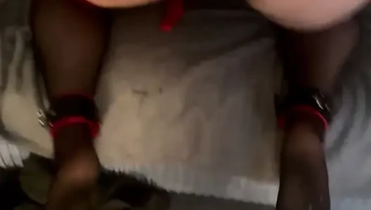 Eş değiştiren olgun dans ediyor, şaplak yiyor ve domalarak seks yapıyor