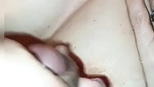 Semprotan air mani di puting