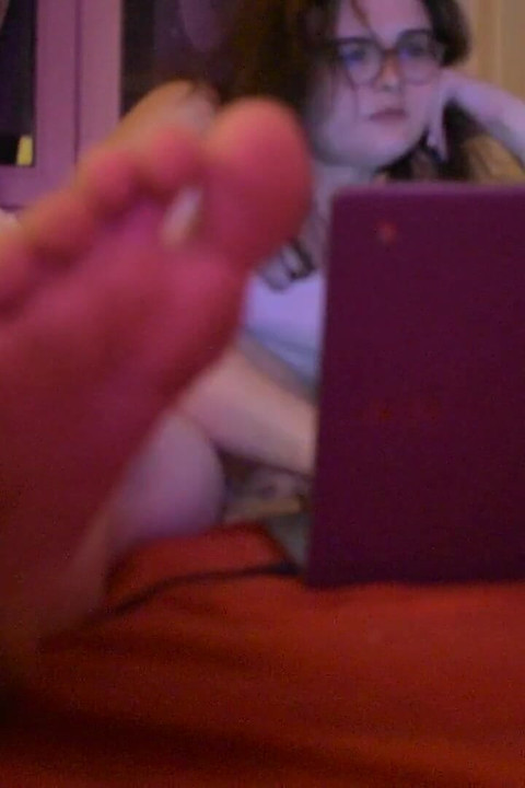 Feet & Soles Ignore by Queen Roxanne