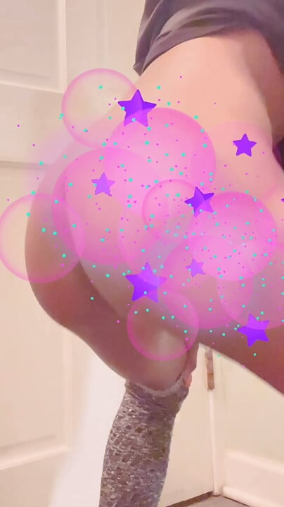 Cute Asian babe Twerking