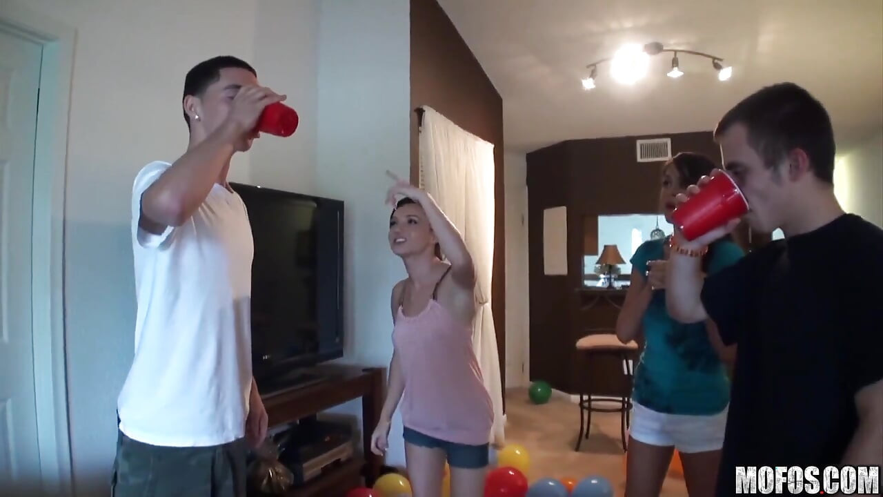 Echt sletfeestje - nu weten we allemaal dat ballonnen verdomd geweldig zijn.