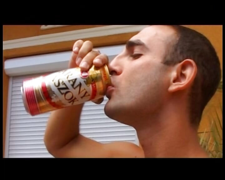 라틴계는 여러 남자로부터 궁극의 비를 경험합니다!