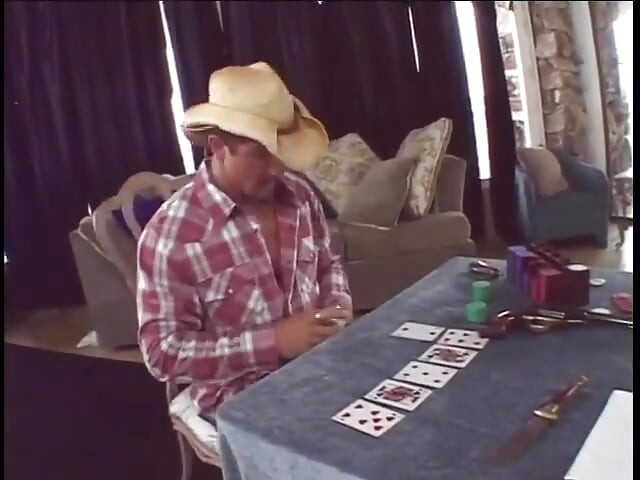 Frumusețea brunetă fermecătoare Cherokee seduce cowboy construit atletic