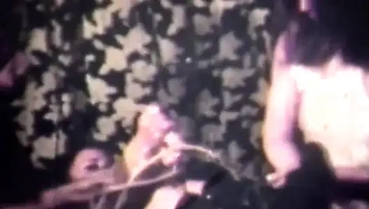 Lezbiyenler kendilerini bağlayır