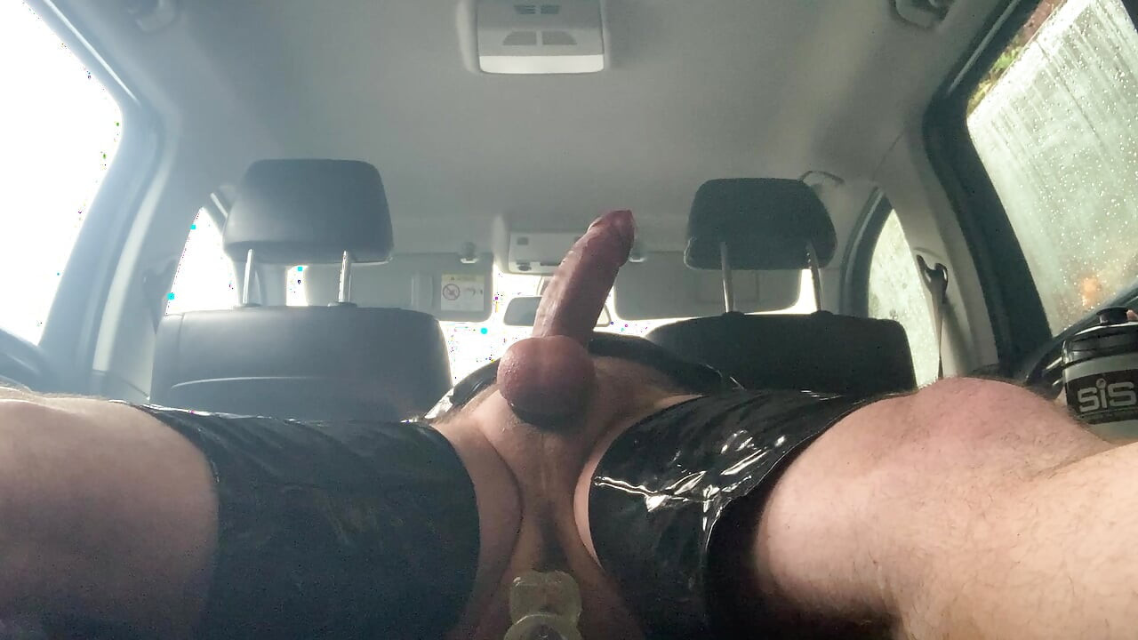 Kinky fun in the car on a rainy day!!