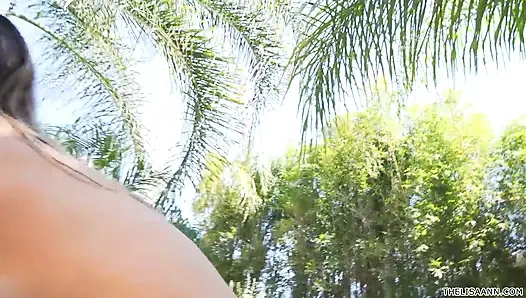 Lisa Ann приветствует горячую задницу Nadia Styles