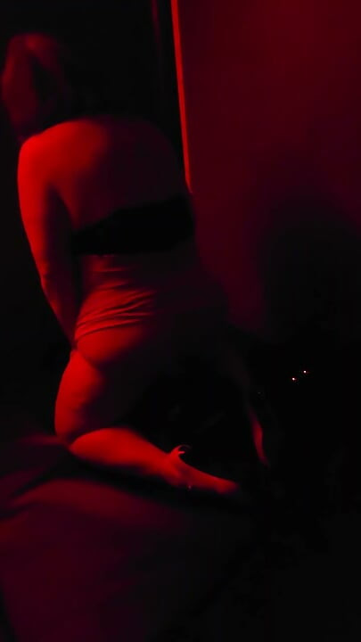 Ms milf rides a sybian