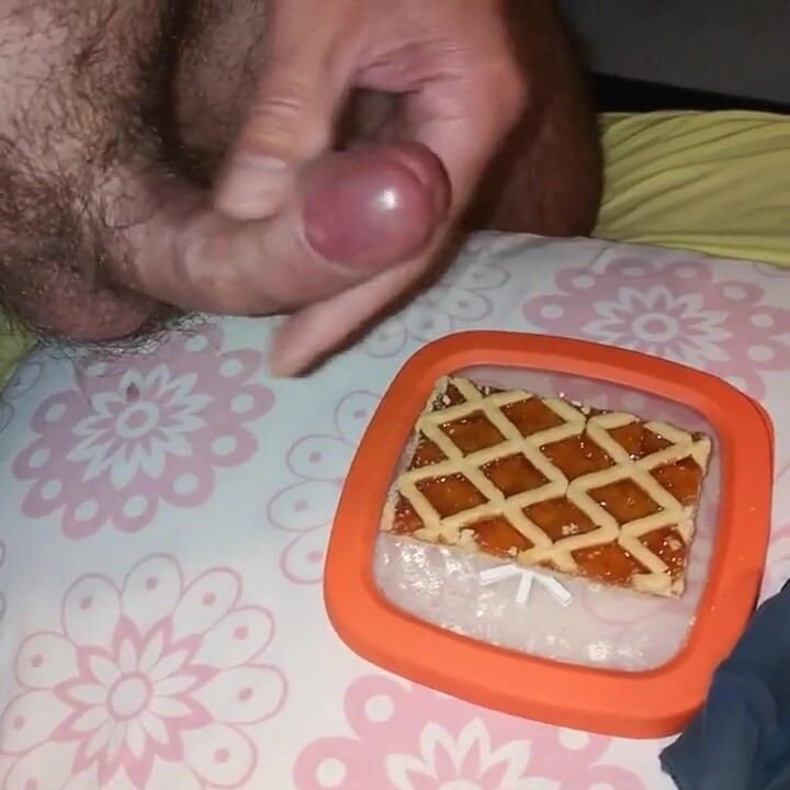 Cums on the tart to eat for breakfast