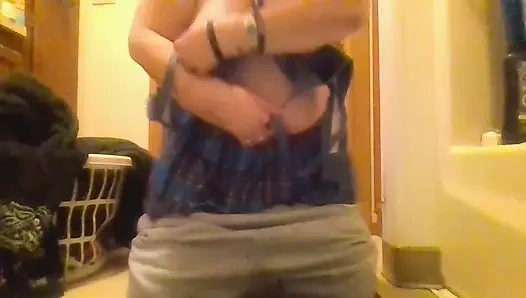 Stripping Tease Yoga Flash Pussy