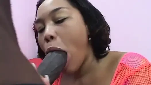 Cewek gemuk kulit hitam besar di kamar tidur