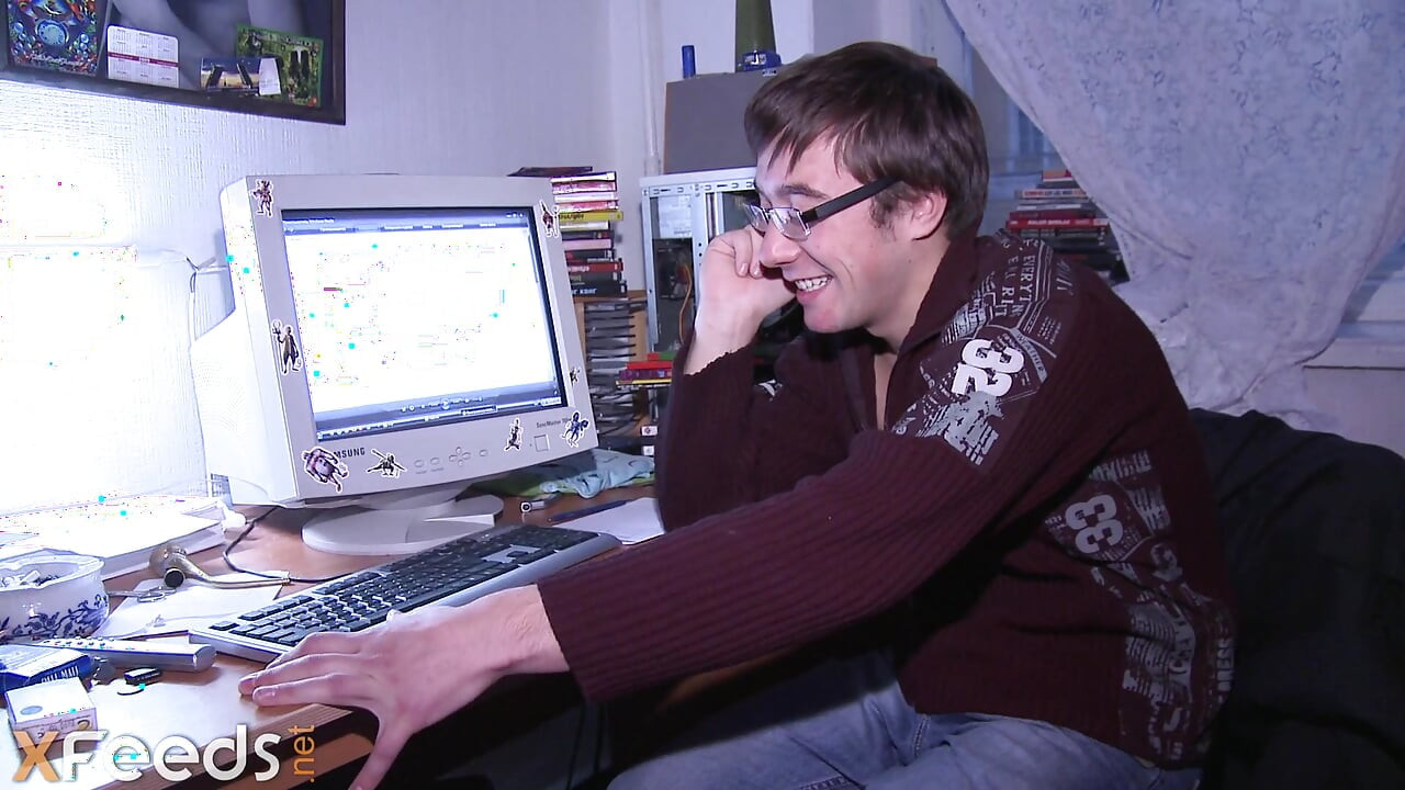 בחורה יפה מנותחת במעונות