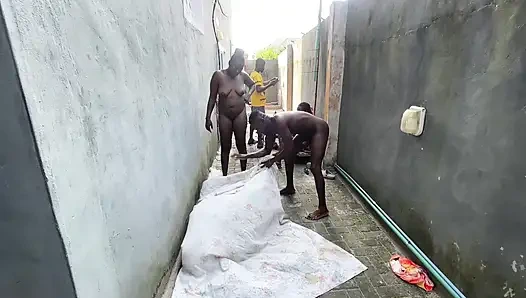 Ngentot dan bermain dengan rekan kerja