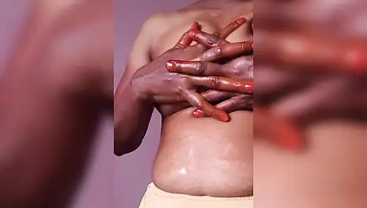 ammu t-shirt entfernen, zeigt große möpse und Ölmassage riesige titten