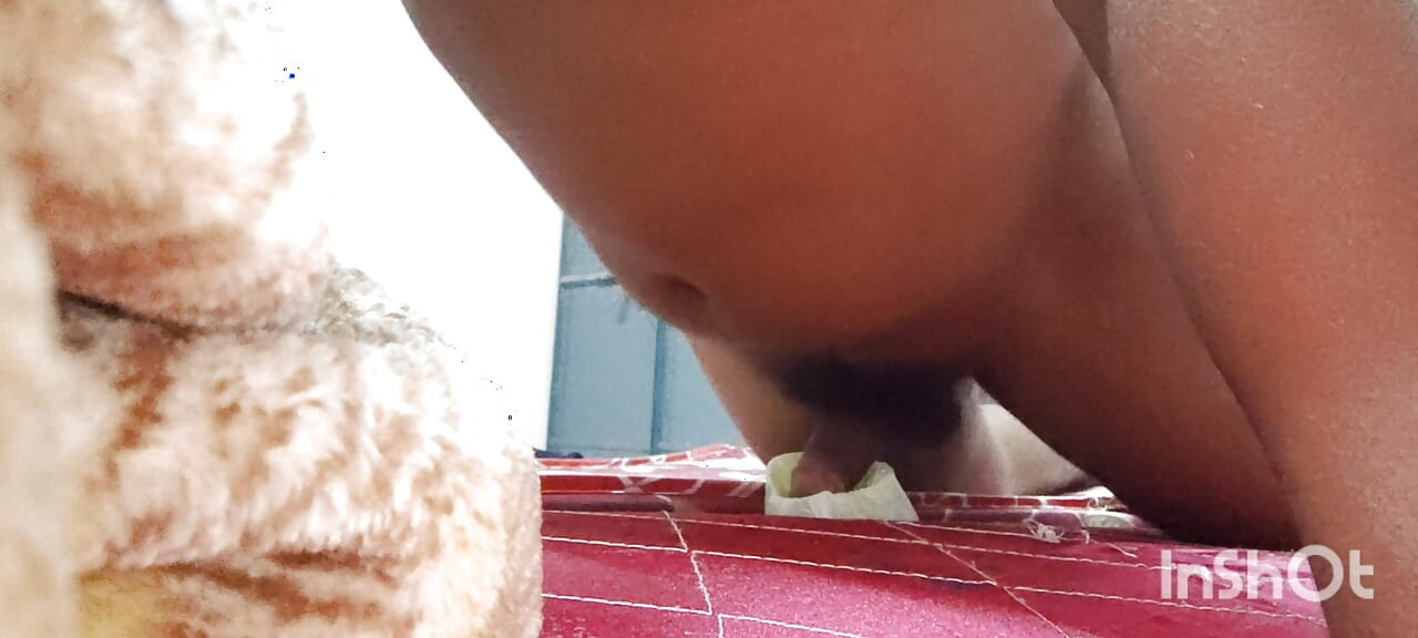 Melihat cewek itu, kontol si orang liar langsung berdiri