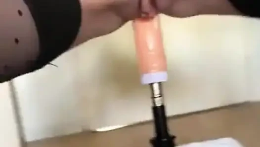 Dildo ayakta biniyor