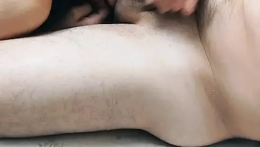 Pasangan seksi merekam seks rumahan yang penuh gairah