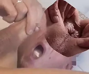 입에 정액을 쏘는 슬로우 모션