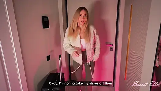 Üvey kız kardeşim Beni Almanya'da ziyaret ediyor ve yatağımı paylaşmak istiyor!