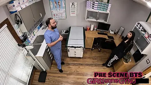 Физический вход в университет Тампы - Selena Sativa